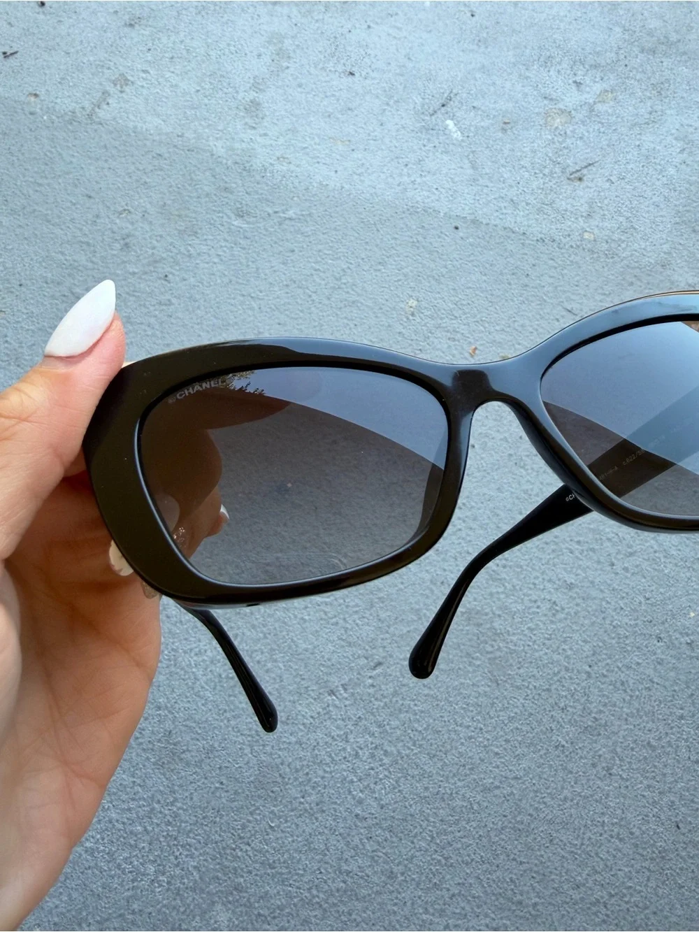 CHANEL Black Oversized Gradient Sunglasses with Quilted Case - Chic Logo Accent